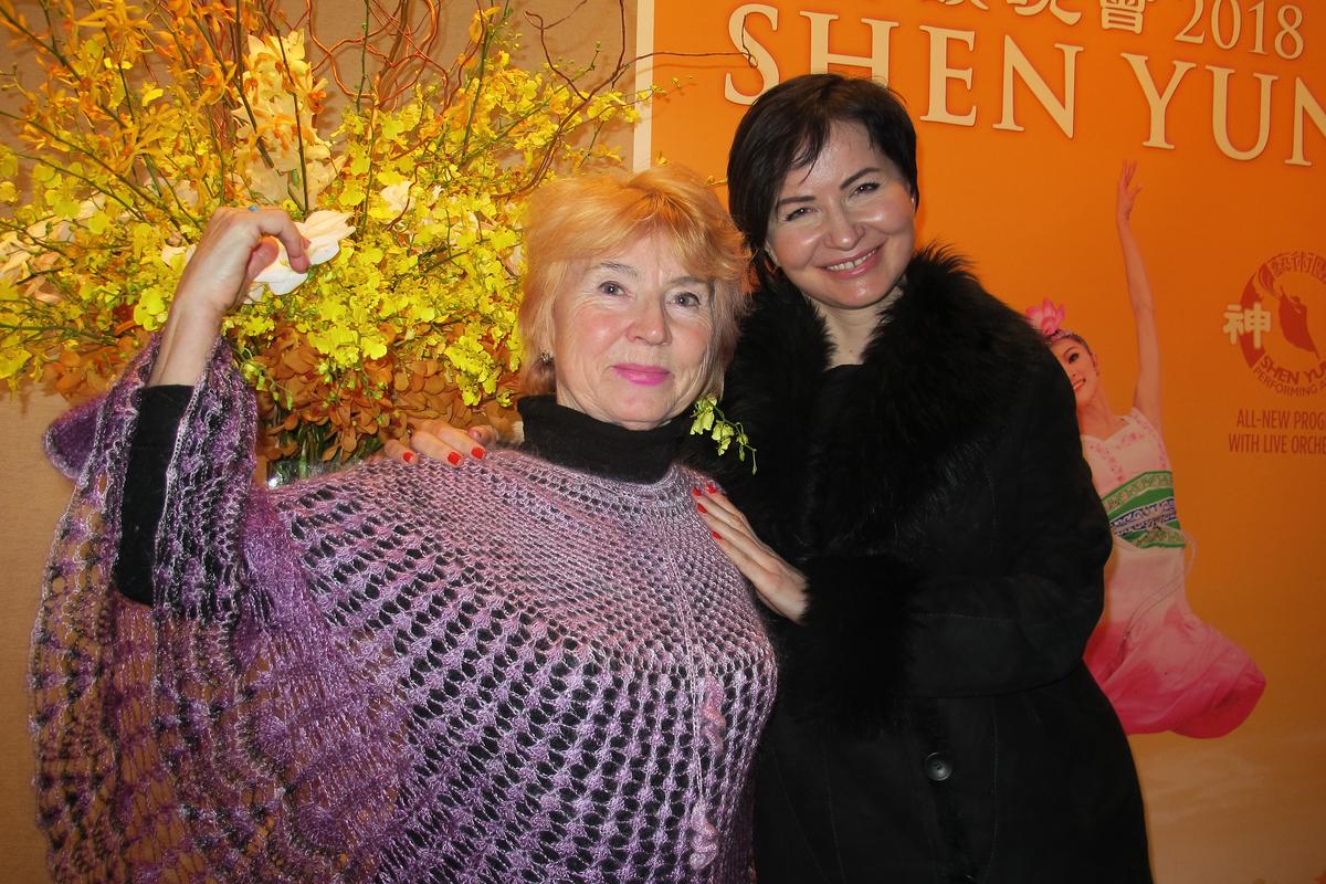 Photographer Finds Shen Yun Visuals Extraordinary