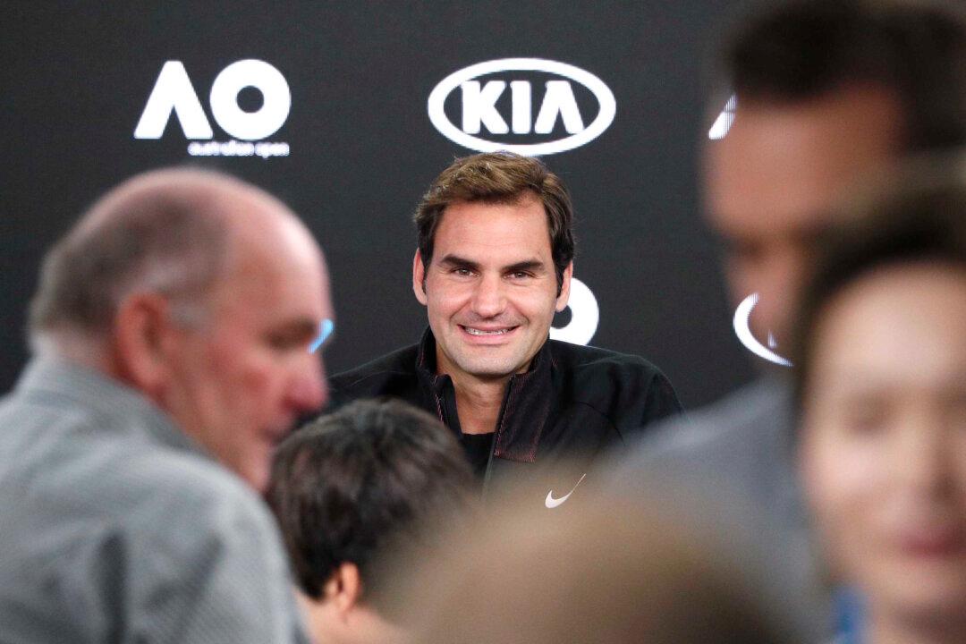 Federer Says He Should Not Be Favorite at 36
