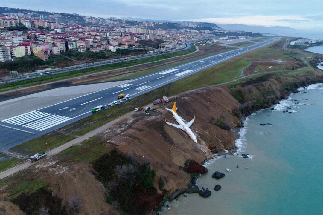 Plane Skids Off Turkish Runway on Black Sea Coast, Passengers Unhurt
