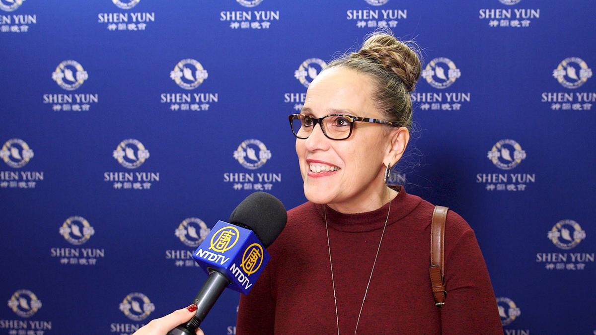 Music Teacher Wowed by Shen Yun Music
