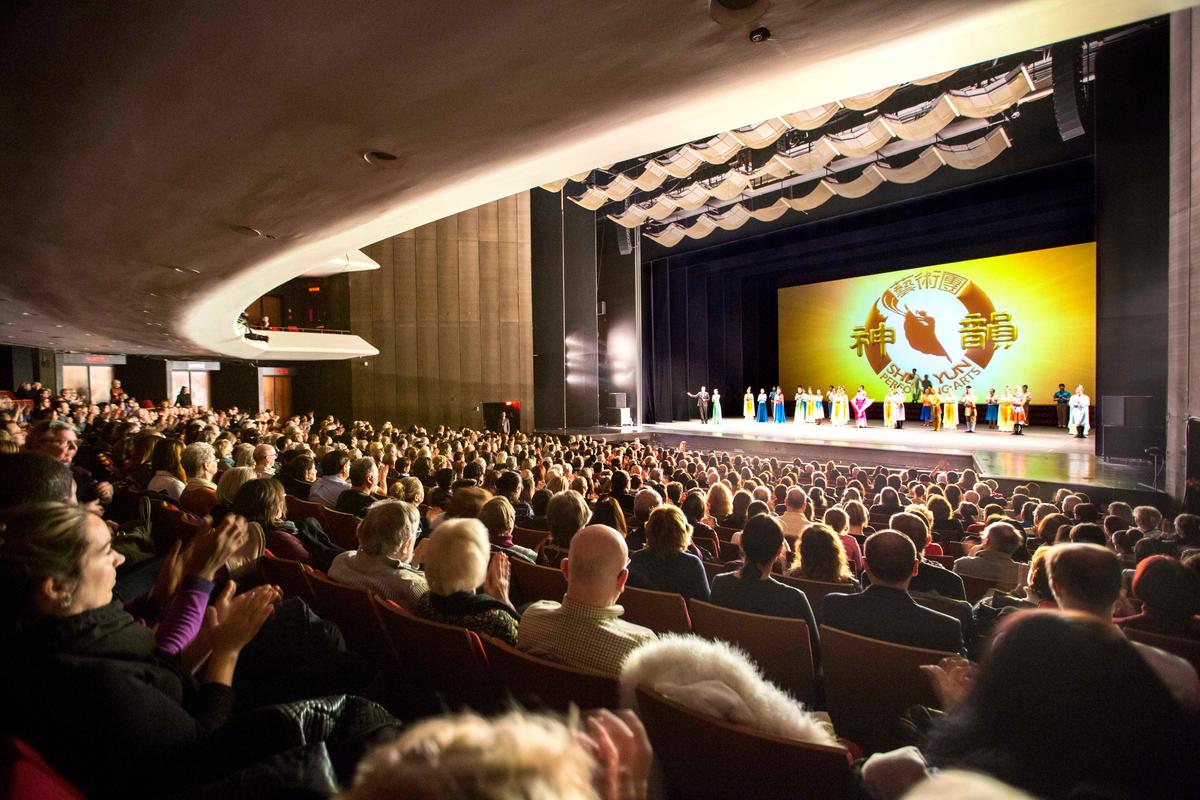 Canada’s Montreal Prepares for the Arrival of Shen Yun