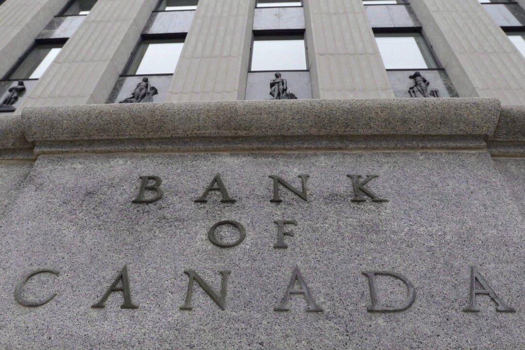 Bank of Canada Keeps Key Rate Target On Hold, Expects Return to Growth in Q3