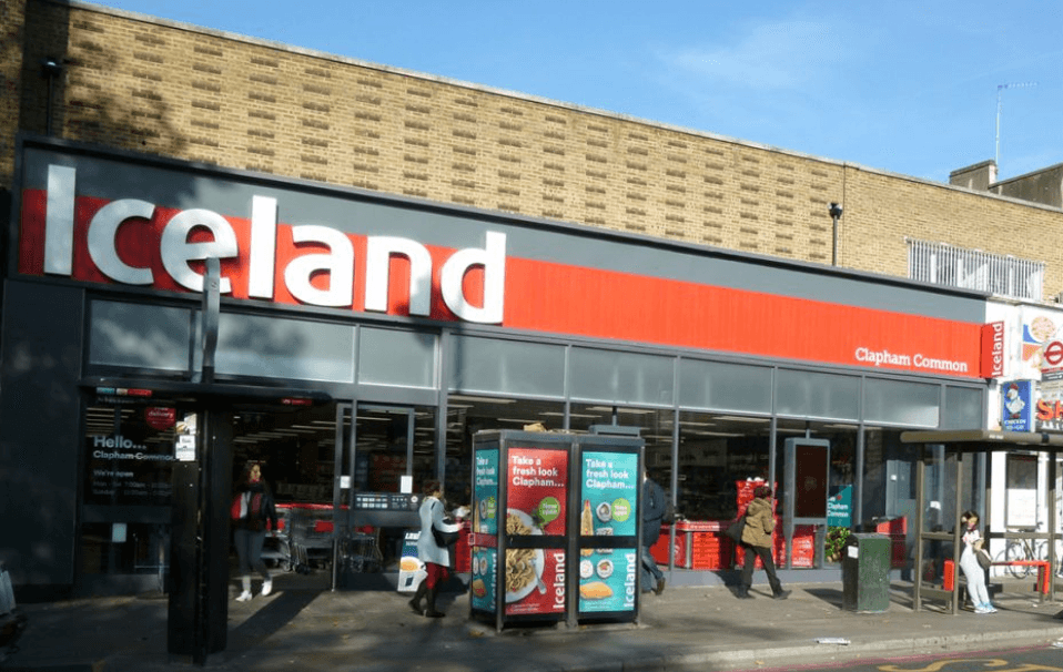 British Supermarket First in World to Ban Plastic Packaging