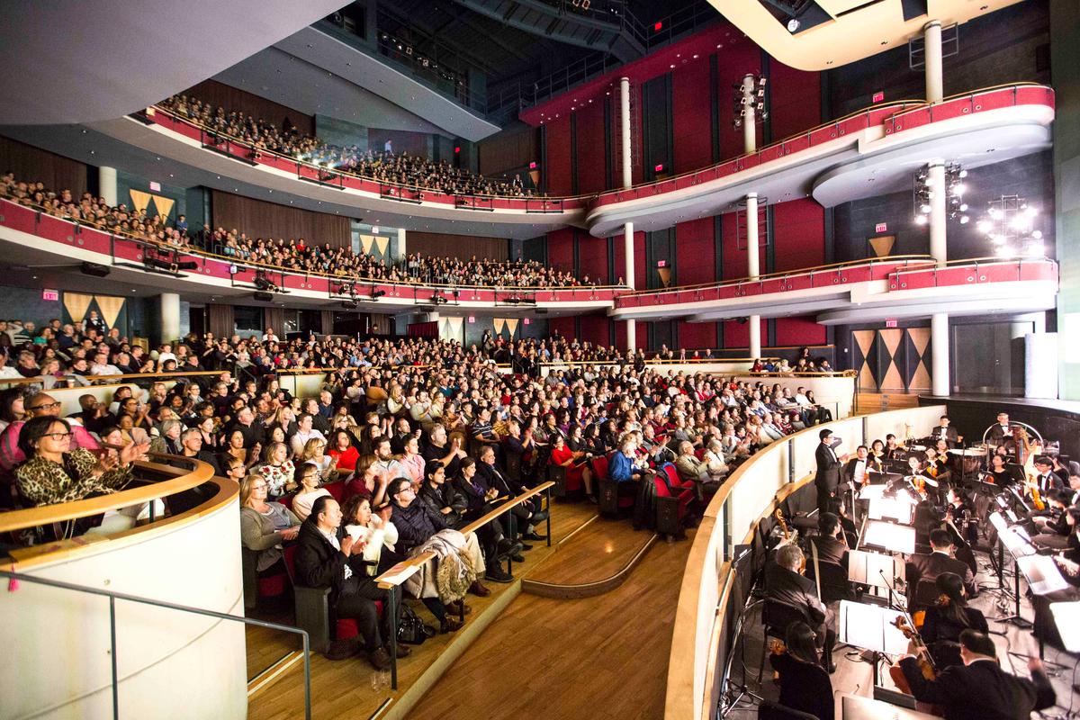 ‘I can see the passion in their eyes,’ Theatergoer Says about Shen Yun Dancers