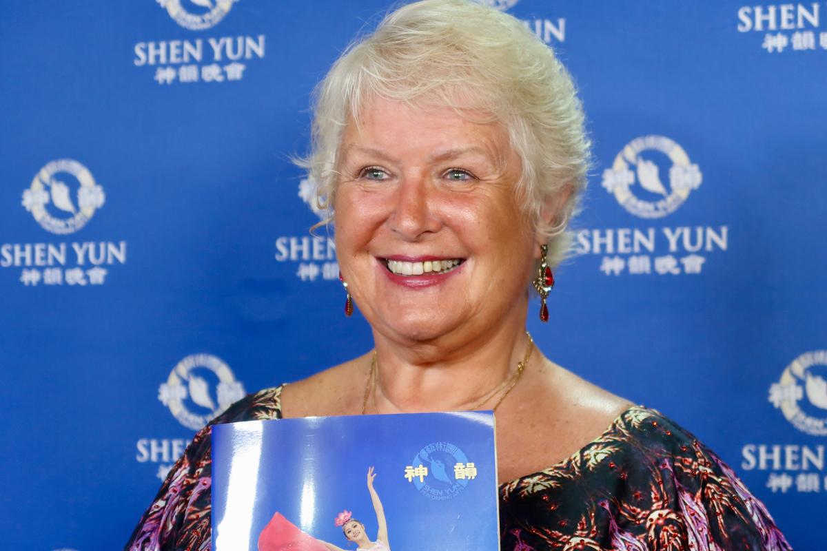 Shen Yun’s Beauty and Precision Astonish Theatre Writer