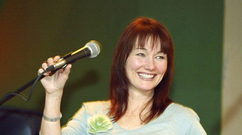 Country Singer Lari White Dies at 52 After Cancer Battle