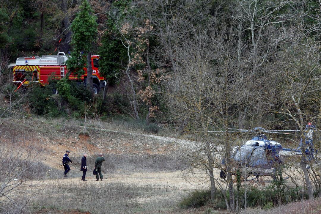 Two French Army Training Helicopters Crash, Five Dead
