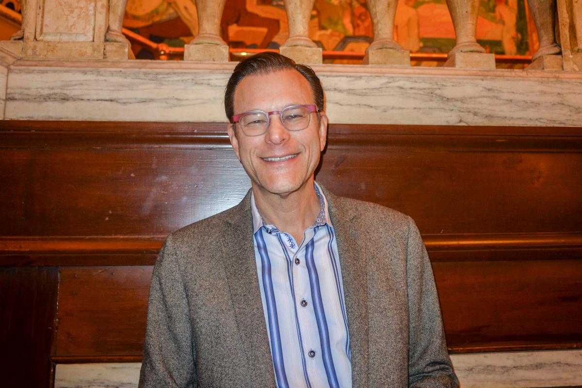 Shen Yun is ‘Excellent’ Prescription for Dermatologist