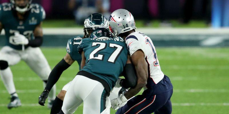 Patriots’ Brandin Cooks Rushed Off Field After Nasty Hit, Out For the Game