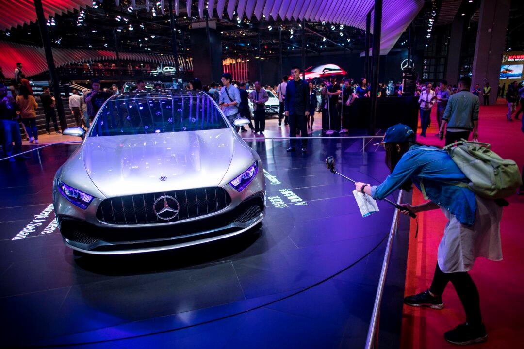 Mercedes-Benz Apologizes to Chinese Consumers After Posting Dalai Lama Quote