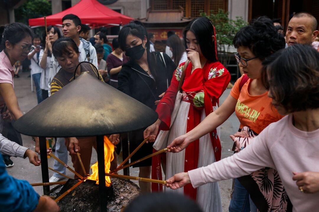 Atheist Chinese Officials Turn to the Supernatural During Desperate Times