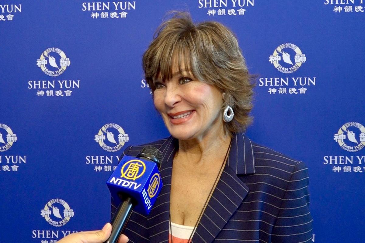 Interior Decorator Finds Shen Yun’s Colors ‘Absolutely Beautiful’