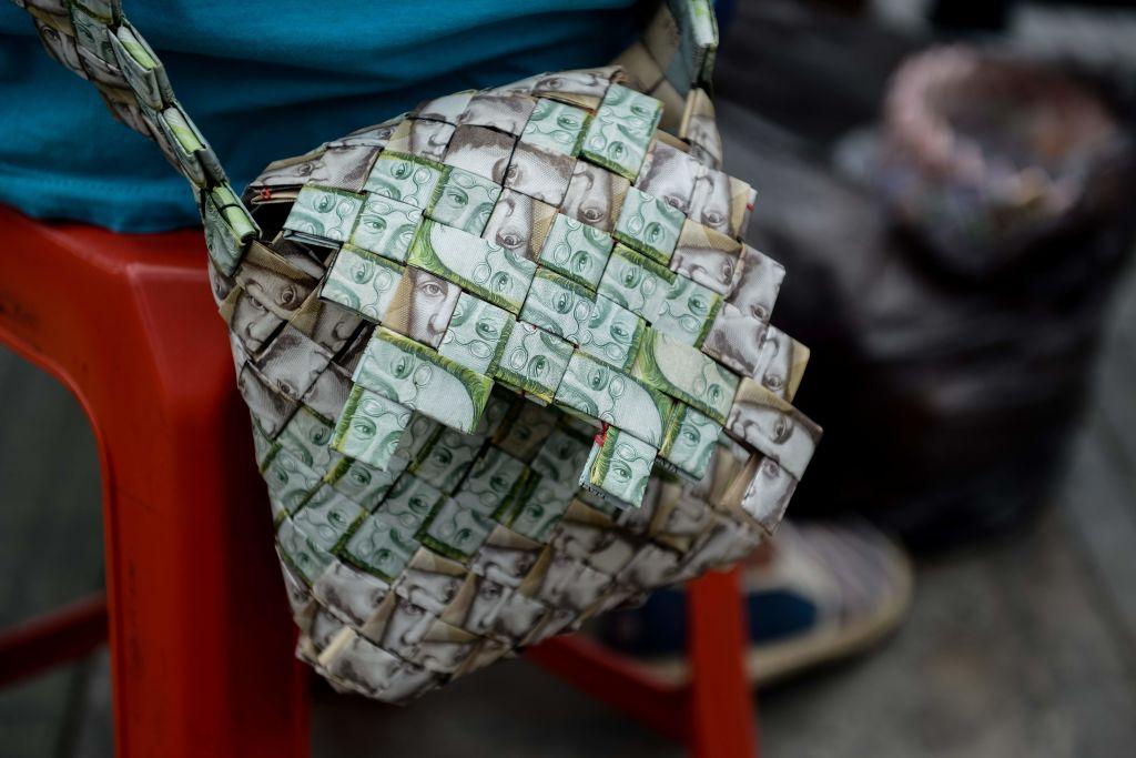 The Venezuela Street Sellers Turning Worthless Notes Into Bags and Hats