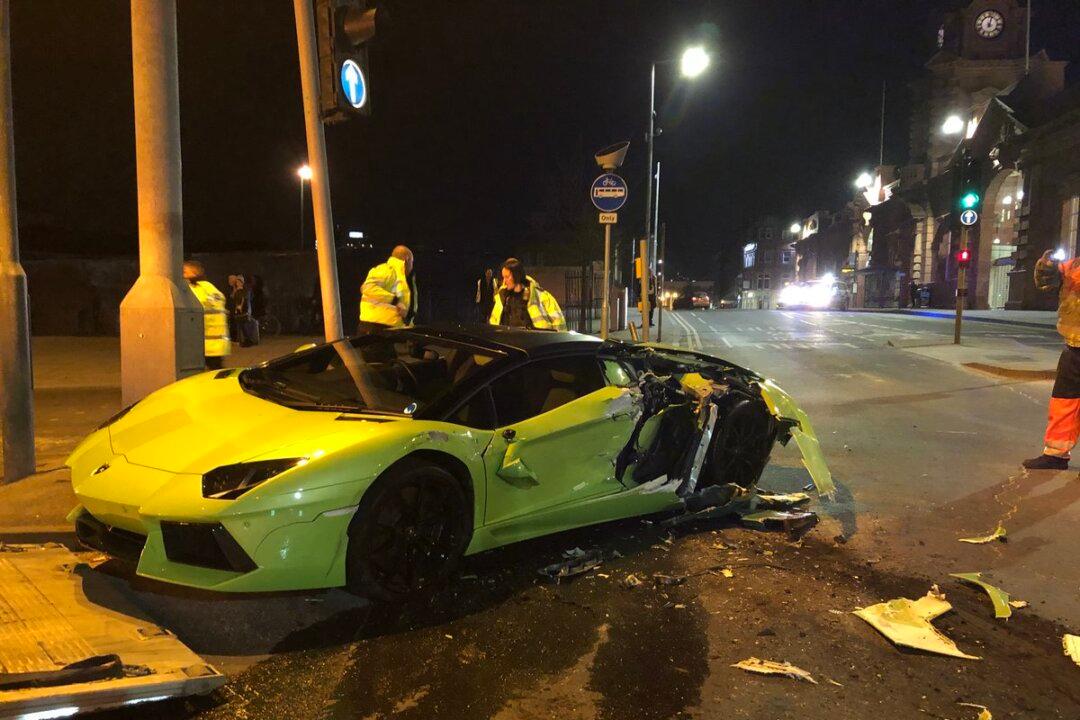 Lamborghini Worth £260,000 Smashes Into Bus