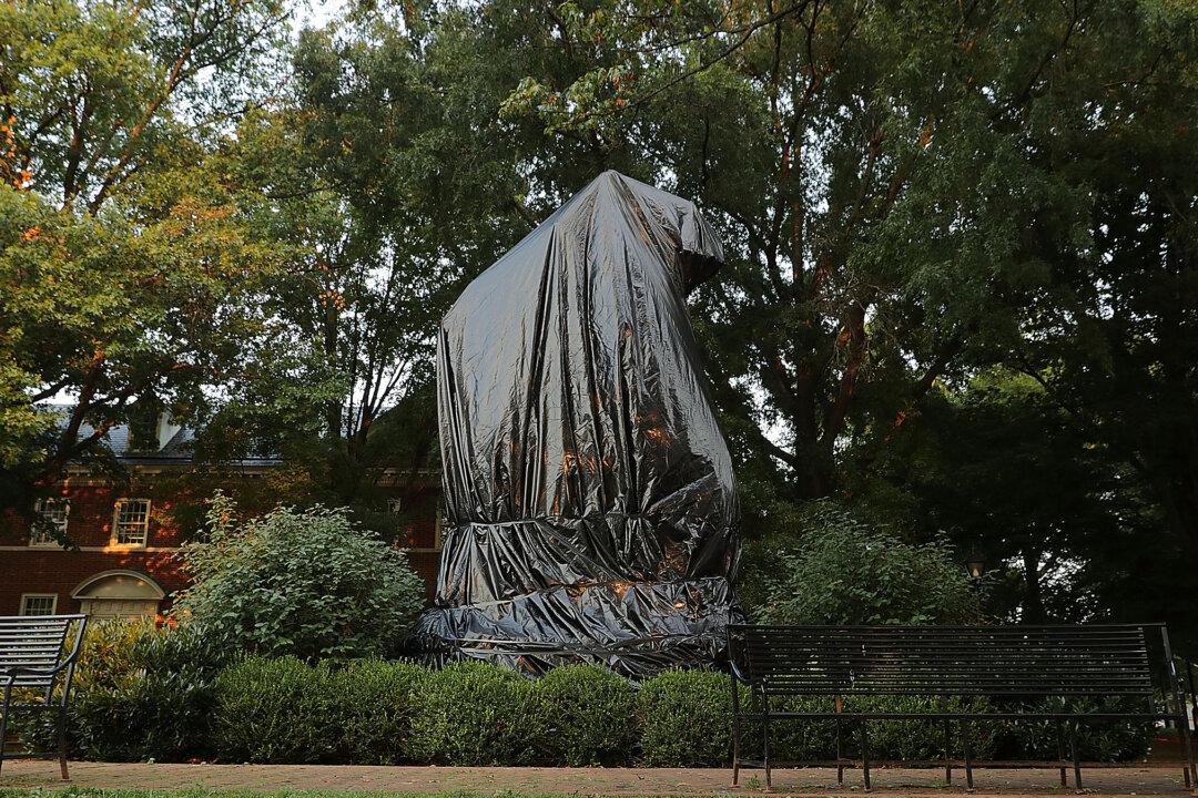 Judge Orders Covers Removed From Confederate Statues in Charlottesville, Virginia