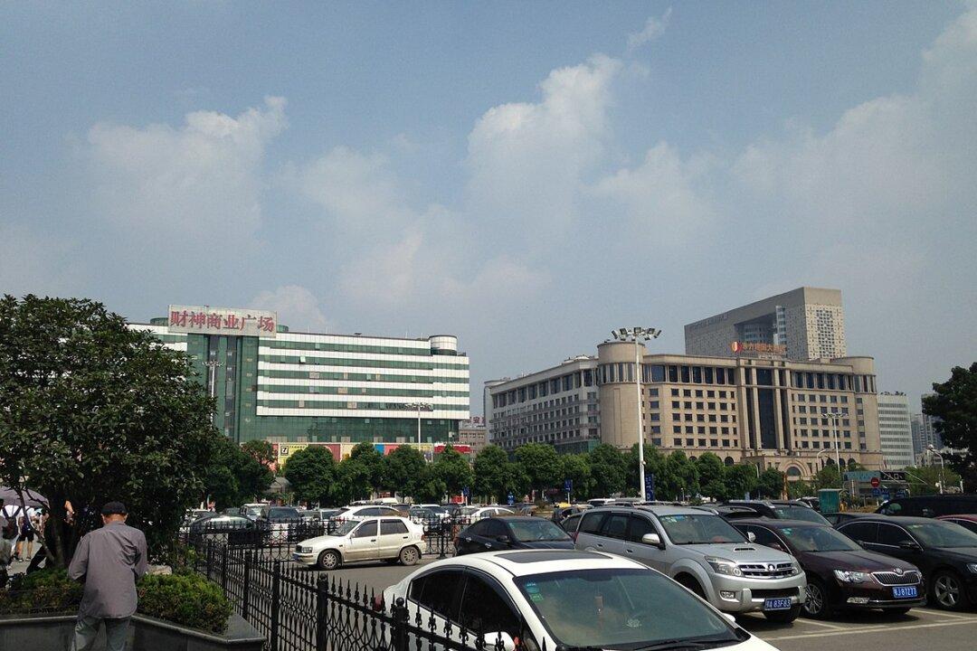 Woman Dies After Getting Neck Stuck in Fence in China