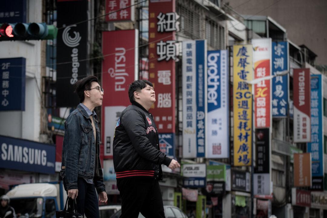 Chinese Regime Holds Out Economic Carrots to Taiwanese, but the Gifts Invite Skepticism