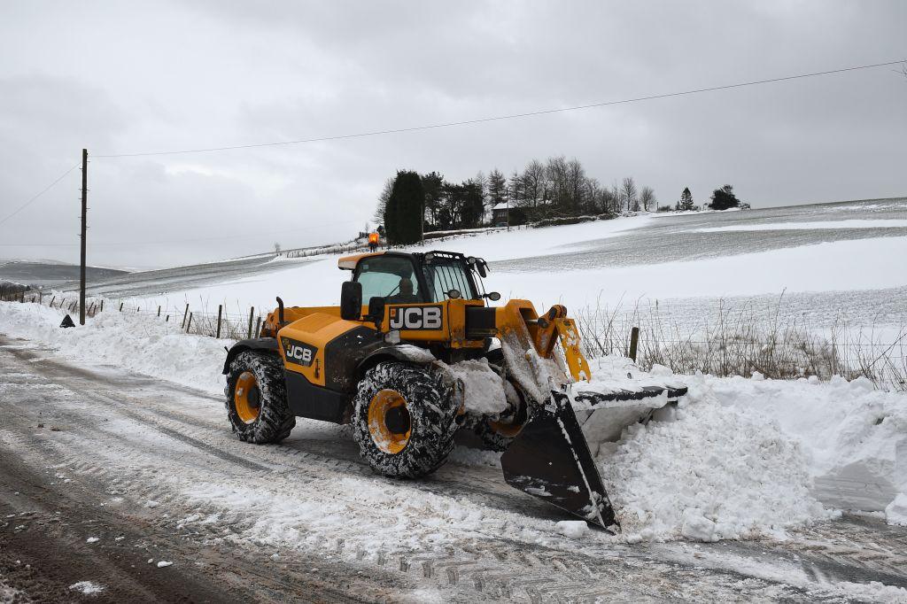 Stranded Bakery Driver Shares the Spoils With Motorists Trapped in Snow