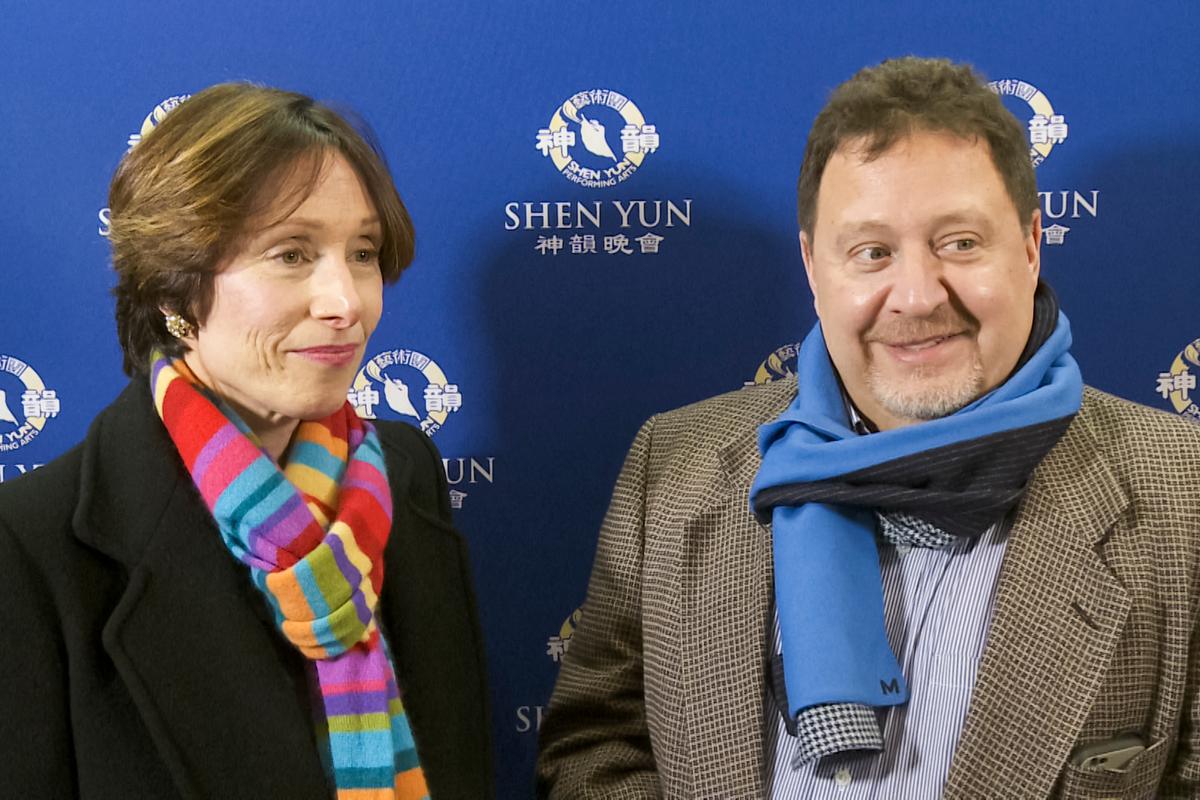 Designer Enjoys ‘Sea of Colors’ at Shen Yun