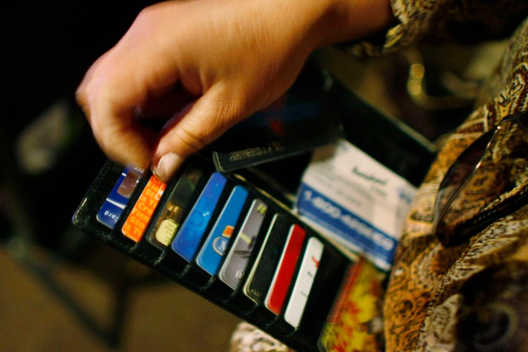 US Consumer Debt up by $1 Trillion in 2021 According to the Fed, Highest Level Since 2007