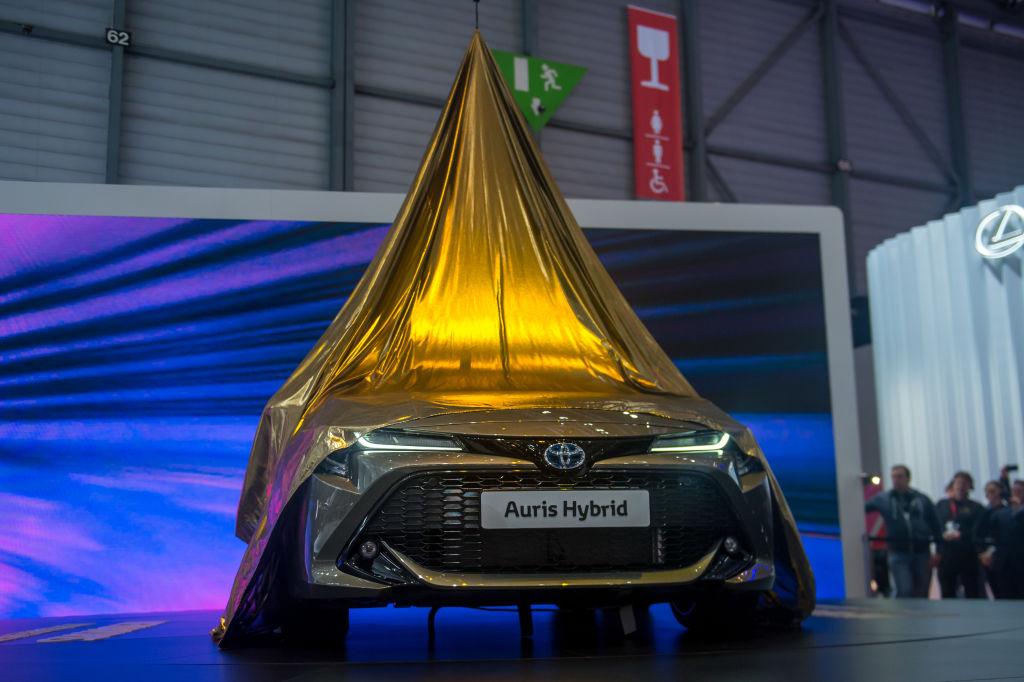 Sales of Hybrid Vehicles Surpass Sales of Petrol-Powered Cars for First Time