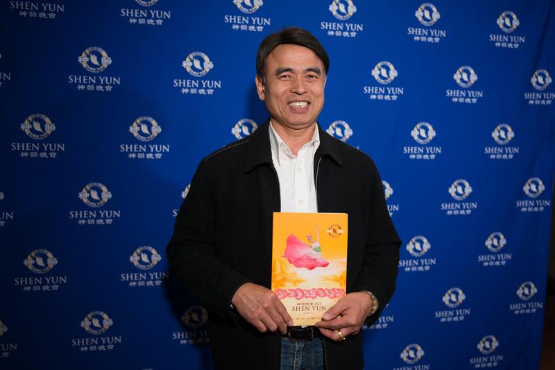 Shen Yun Wows Taiwanese Philharmonic Association Representative