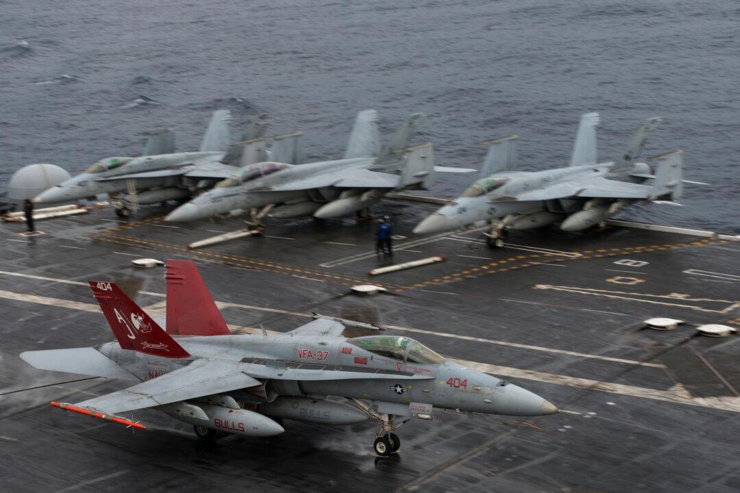 Footage Released Allegedly Shows UFO Encounter by US Military