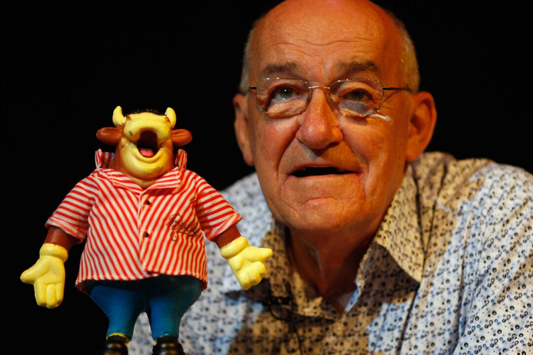 Comedian and ‘Bullseye’ Presenter Jim Bowen Dies Aged 80