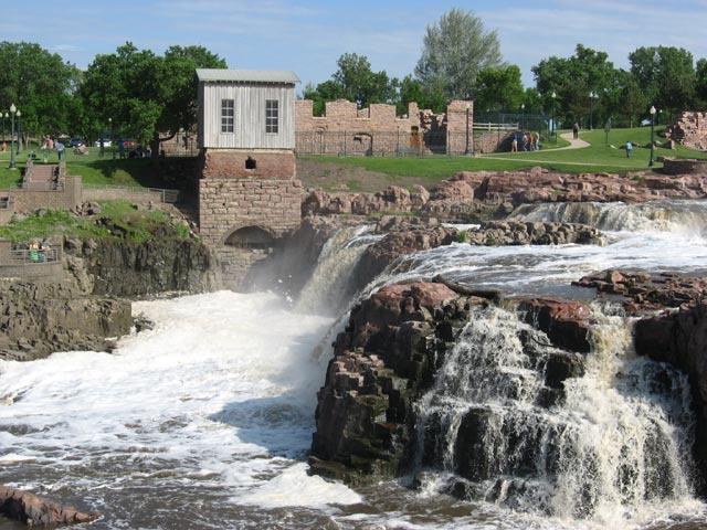5-Year-Old Girl Drowns After Falling Into Big Sioux River in South Dakota