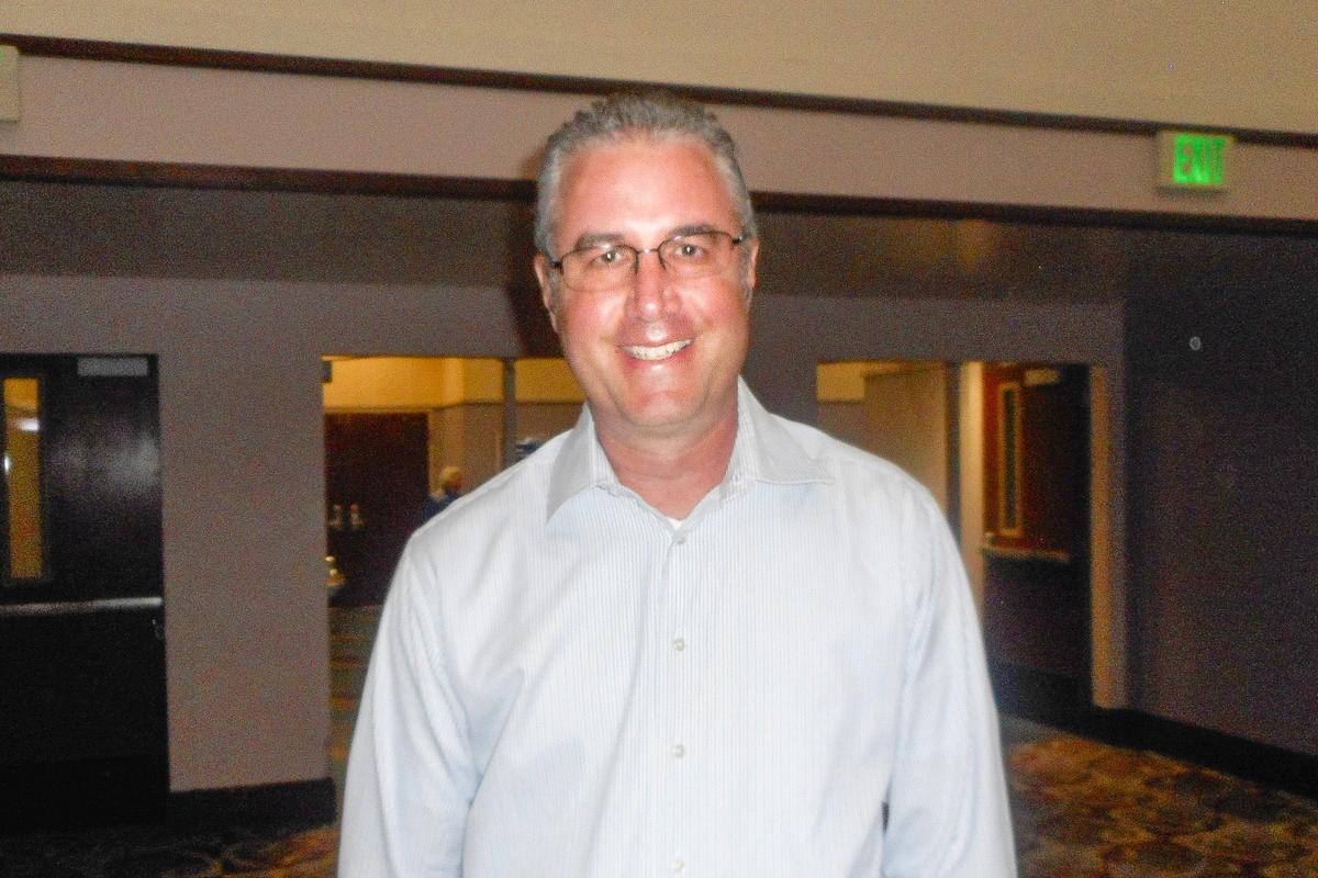 Graphic Designer Amazed by Shen Yun’s Animated Digital Backdrop