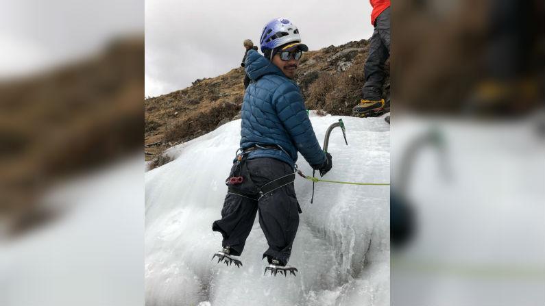 Veteran Who Lost His Legs Set to Become First Double Amputee to Climb Everest