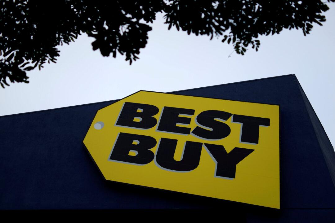 Update: Best Buy Offers to Rehire Security Guard Who Tackled Criminal