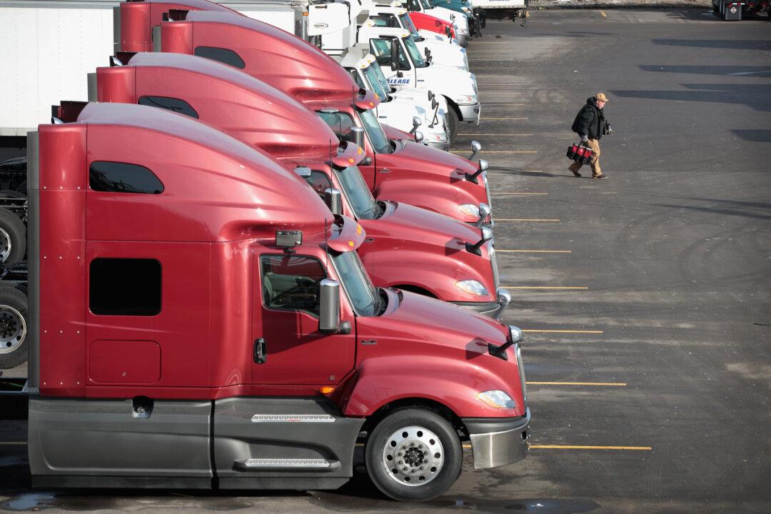 US Trucker Shortage Squeezing Companies, Economy