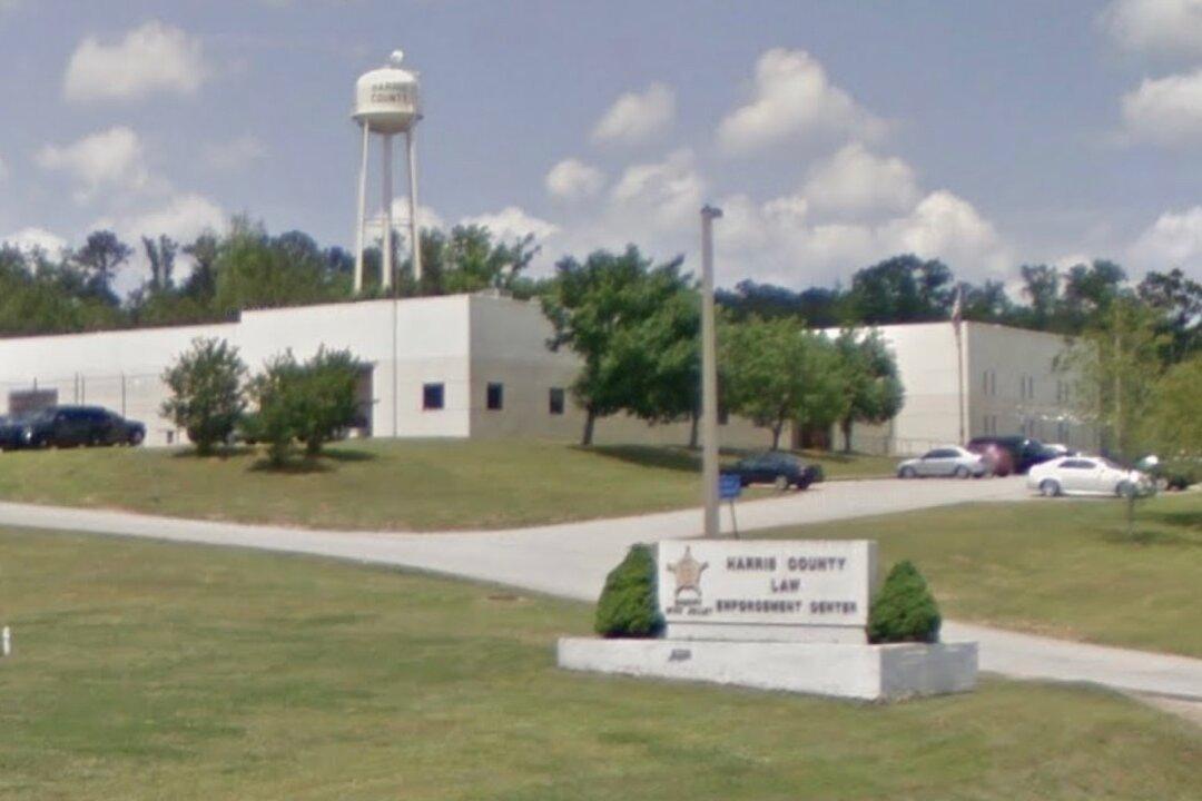 Georgia Sheriff Displays Controversial Warning Sign to Area Visitors