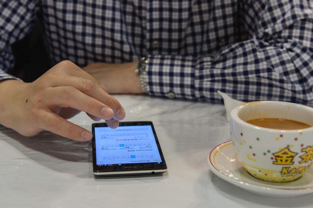 Chinese Regime Forces Xinjiang Residents to Download Spying App, Which Has Ability to Track and Censor Users, Report Says