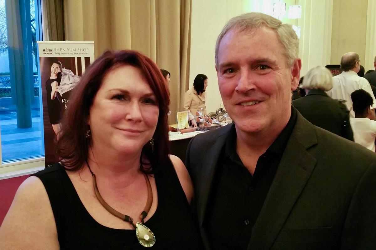 Washington Couple Enjoy China’s Ethnic Diversity at Shen Yun