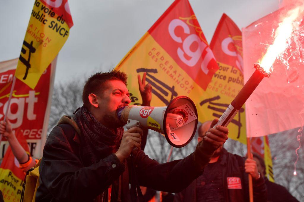 French Rail Workers Press on With Strike After Lawmakers Pass Reform