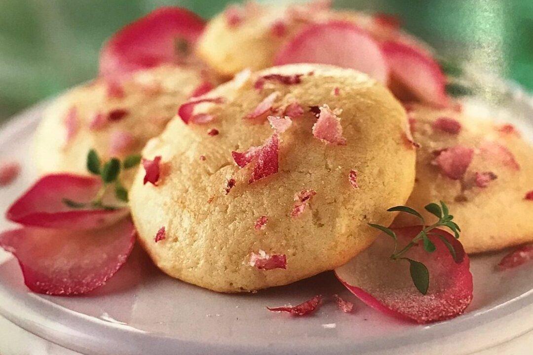 Shakespeare’s Kitchen: 1610 Rose Cakes