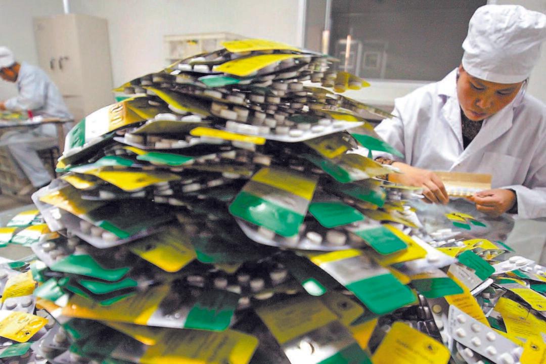 China Manufacturing of Most US Medicine and Vitamins Poses Security Threat, Researchers Say