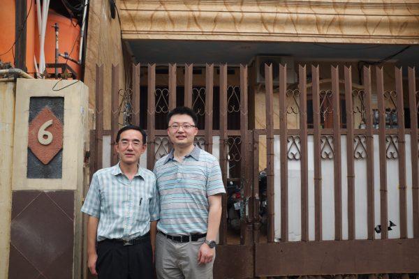Vancouver director Leon Lee (R) finally meets Sun Yi in person in Jakarta. (Courtesy Flying Cloud Productions)