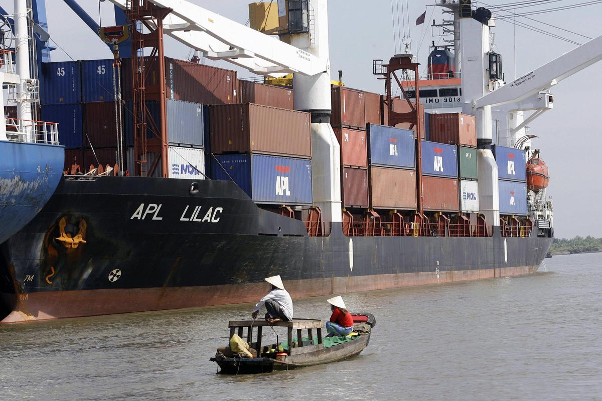 Two Men In Sampan Accident Near Wang Lang Island Suspected of Illegal Entry to Hong Kong