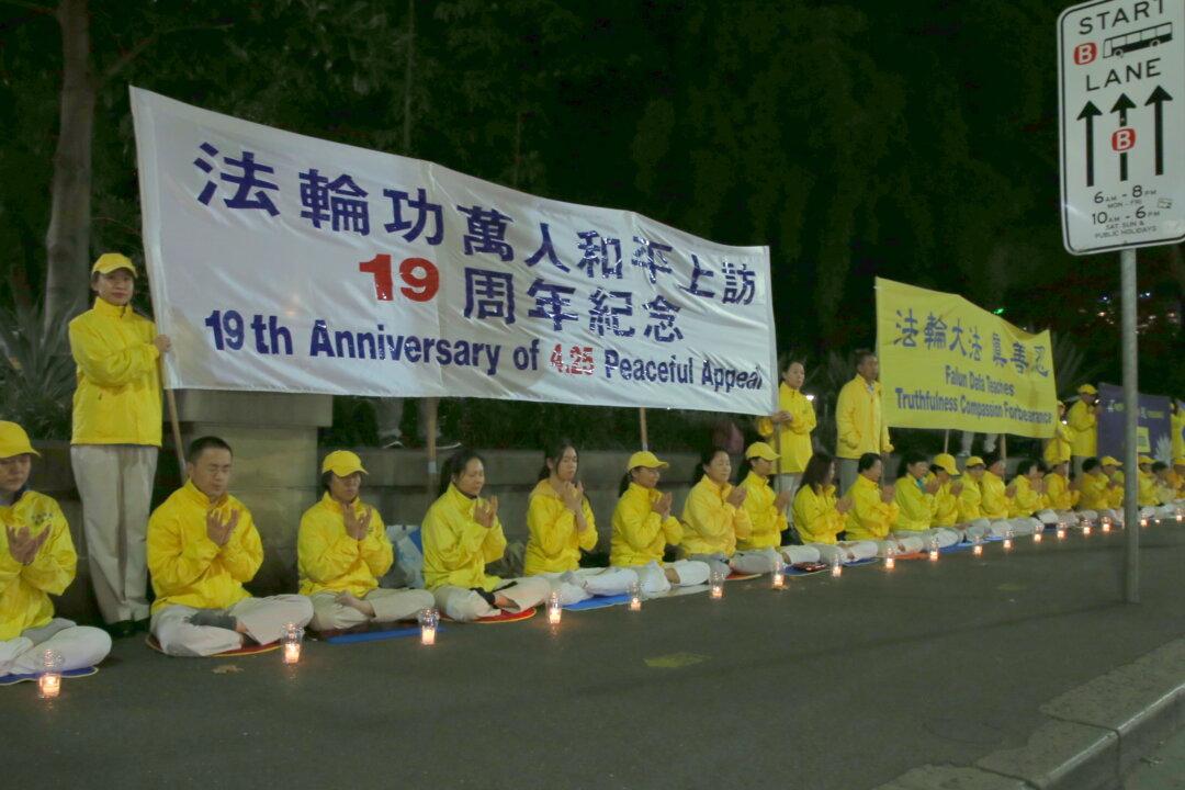Candlelight Vigil Marks 19th Year of Peaceful Appeal, Receives Strong Support From Sydneysiders