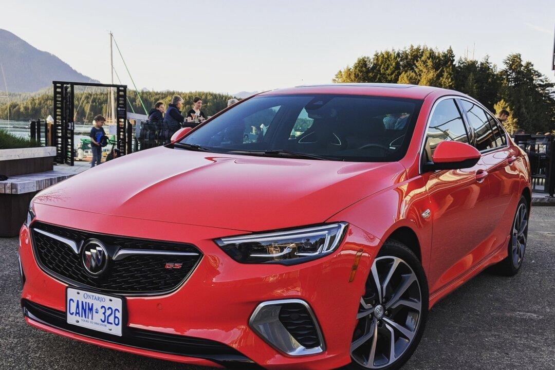 2018 Buick Regal Sportback and Regal GS