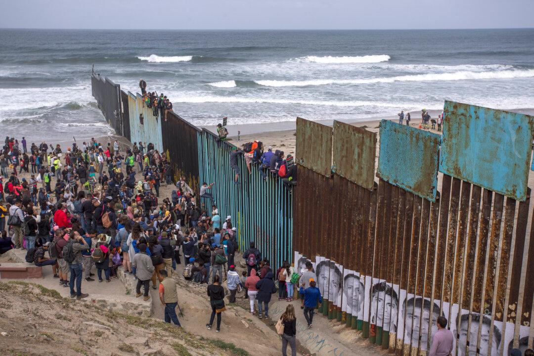 Migrant Caravan Frustrates an Administration That Wants Stronger Border Controls