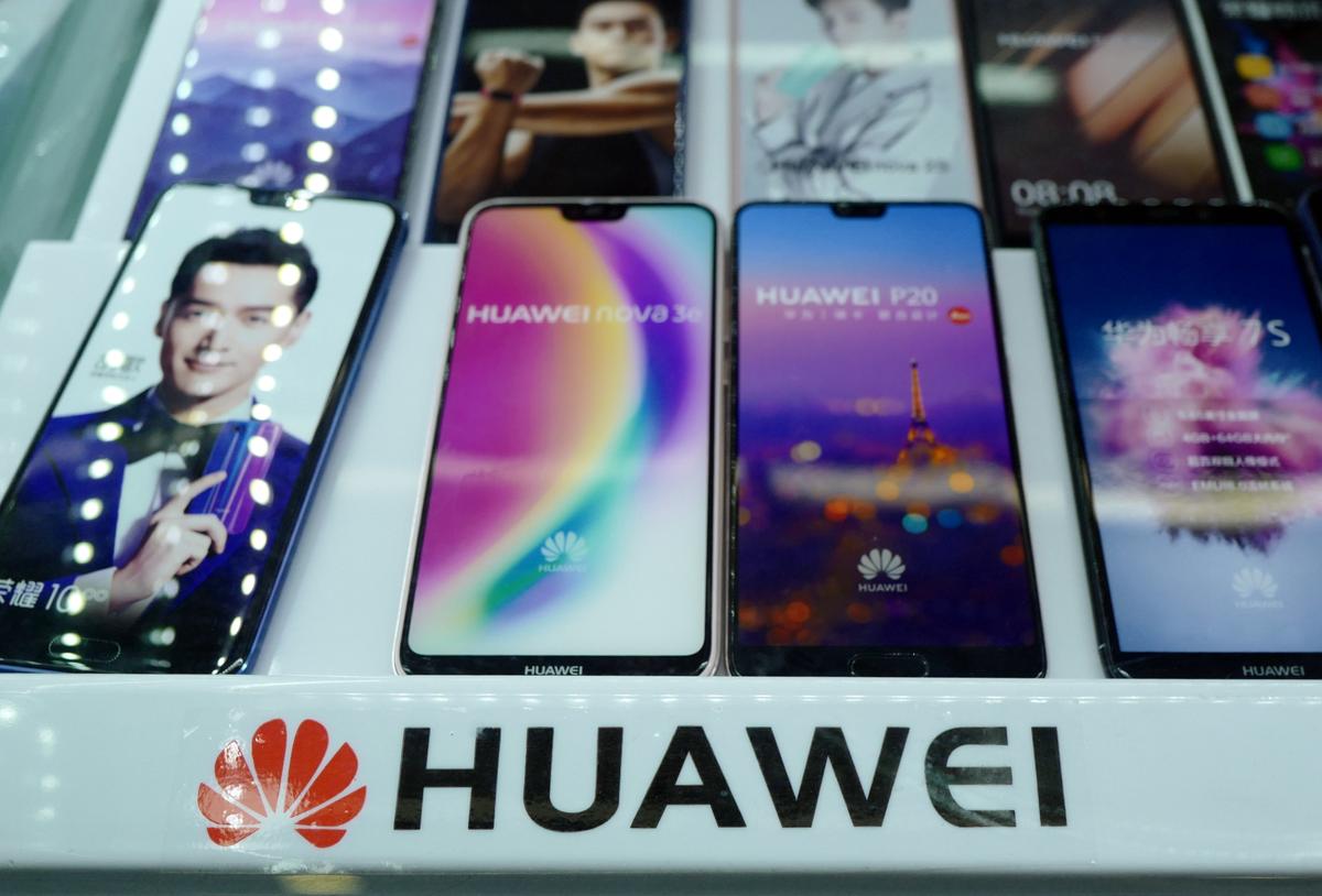 US Military Bases Remove Chinese-Made Huawei, ZTE Phones From Stores, Citing Security Concerns