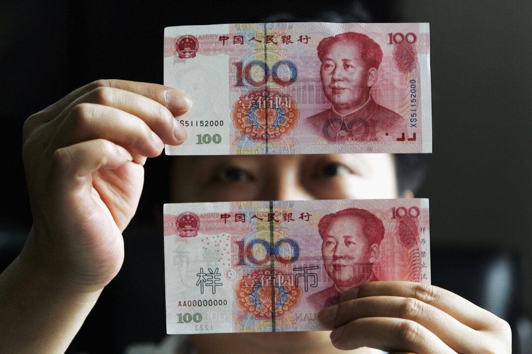 Fearing Depreciation, Chinese Are Breaking the Law to Move Their Money Abroad
