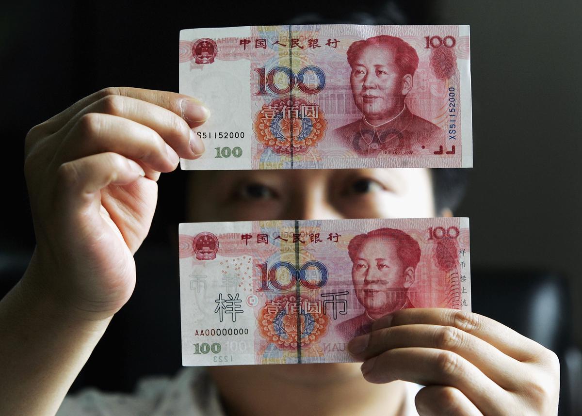Fearing Depreciation, Chinese Are Breaking the Law to Move Their Money Abroad