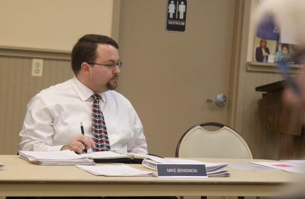 Mike Bensimon at the March 15, 2018 Fallsburg ZBA meeting. (Holly Kellum/The Epoch Times)