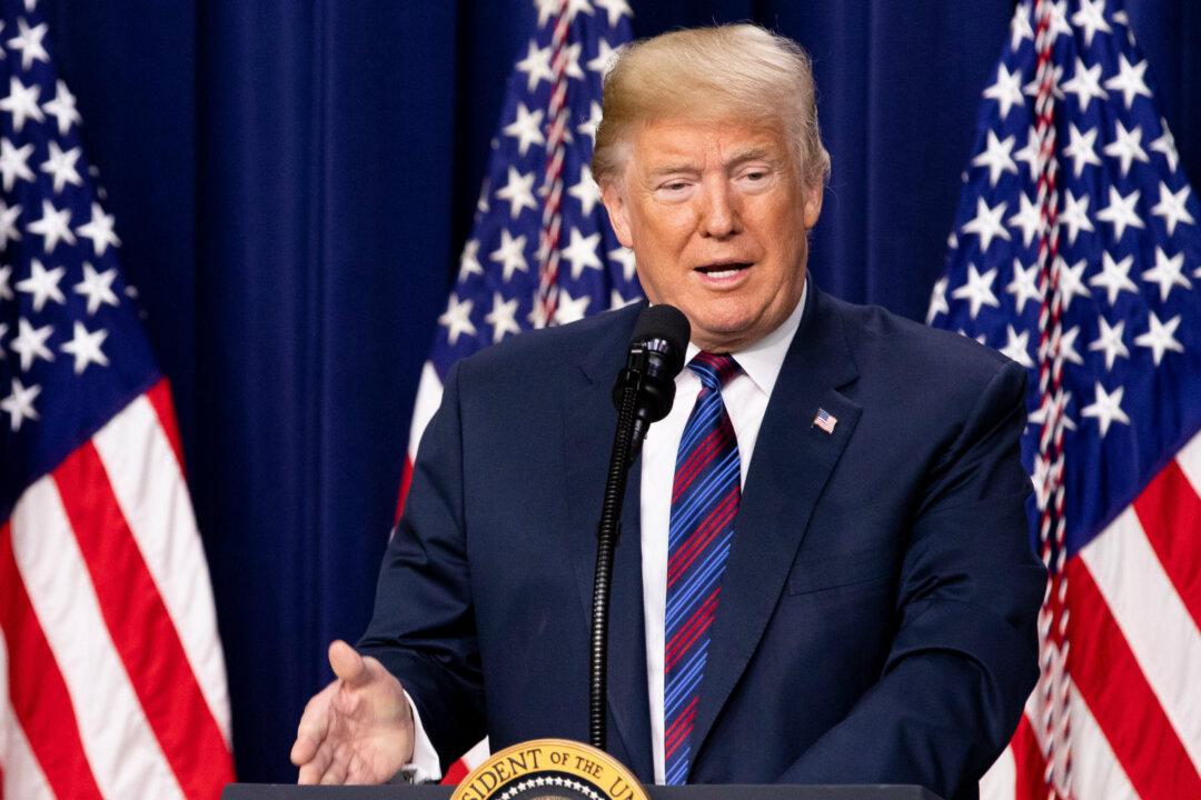 Trump Questions Why FBI Left Him in Dark About Manafort Probe