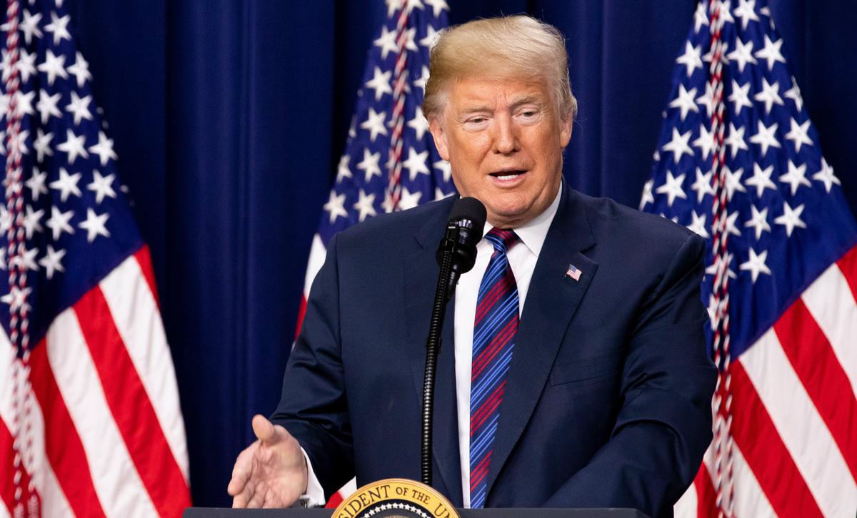 Trump Questions Why FBI Left Him in Dark About Manafort Probe